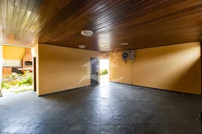 Casa - Sobrado com 4 dormitórios (sendo 2 suite(s)) a 500,00 metros praia.