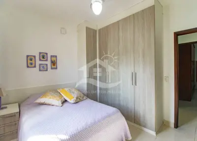 Casa - Sobrado com 5 dormitórios (sendo 4 suite(s)) a 300,00 metros praia.