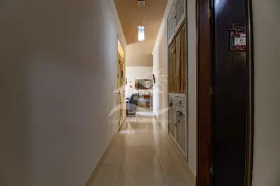 Casa - Sobrado com 5 dormitórios (sendo 4 suite(s)) a 300,00 metros praia.