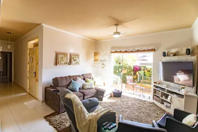 Casa - Sobrado com 5 dormitórios (sendo 4 suite(s)) a 300,00 metros praia.