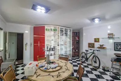 Apartamento - Amplo com 3 dormitórios (sendo 1 suite(s)) a 500,00 metros praia.