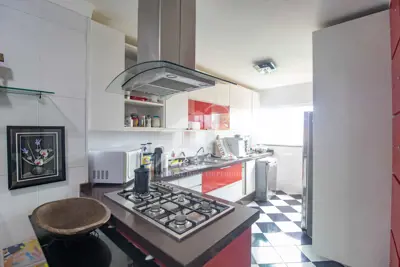 Apartamento - Amplo com 3 dormitórios (sendo 1 suite(s)) a 500,00 metros praia.