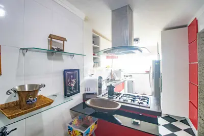 Apartamento - Amplo com 3 dormitórios (sendo 1 suite(s)) a 500,00 metros praia.