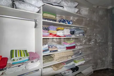 Apartamento - Amplo com 3 dormitórios (sendo 1 suite(s)) a 500,00 metros praia.