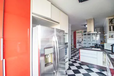 Apartamento - Amplo com 3 dormitórios (sendo 1 suite(s)) a 500,00 metros praia.
