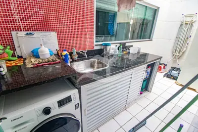 Apartamento - Amplo com 3 dormitórios (sendo 1 suite(s)) a 500,00 metros praia.
