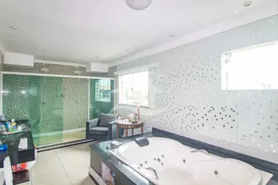Apartamento - Amplo com 3 dormitórios (sendo 1 suite(s)) a 500,00 metros praia.