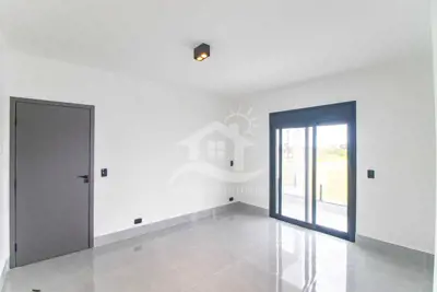 Casa - Sobrado Novo com 5 dormitórios (sendo 5 suite(s)) a 1000,00 metros praia.