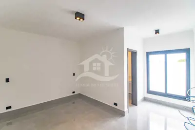 Casa - Sobrado Novo com 5 dormitórios (sendo 5 suite(s)) a 1000,00 metros praia.