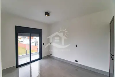 Casa - Sobrado Novo com 5 dormitórios (sendo 5 suite(s)) a 1000,00 metros praia.