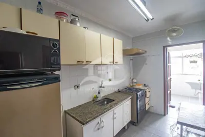 Apartamento - Amplo com 3 dormitórios (sendo 1 suite(s)) a 600,00 metros praia.