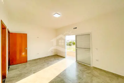 Casa - Sobrado Novo com 5 dormitórios (sendo 5 suite(s)) a 1200,00 metros praia.