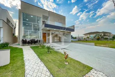 Casa - Sobrado Novo com 5 dormitórios (sendo 5 suite(s)) a 1200,00 metros praia.