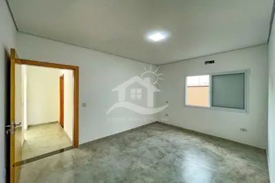 Casa - Sobrado Novo com 5 dormitórios (sendo 5 suite(s)) a 1200,00 metros praia.