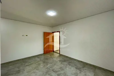 Casa - Sobrado Novo com 5 dormitórios (sendo 5 suite(s)) a 1200,00 metros praia.