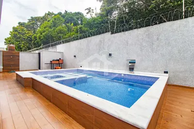 Casa - Assobradada com 4 dormitórios (sendo 3 suite(s)) a 1000,00 metros praia.