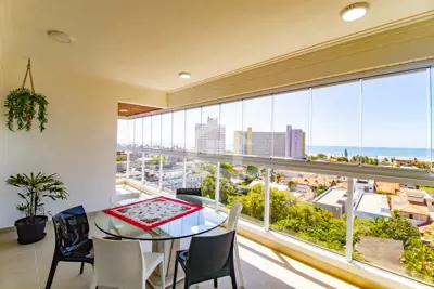Apartamento - Amplo com 3 dormitórios (sendo 2 suite(s)) a 400,00 metros praia.