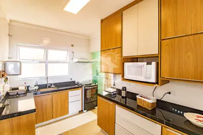 Apartamento - Amplo com 3 dormitórios (sendo 2 suite(s)) a 400,00 metros praia.
