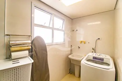 Apartamento - Amplo com 3 dormitórios (sendo 2 suite(s)) a 400,00 metros praia.