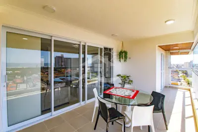 Apartamento - Amplo com 3 dormitórios (sendo 2 suite(s)) a 400,00 metros praia.