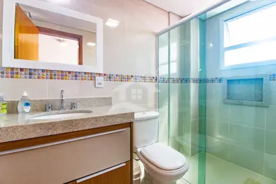 Apartamento - Amplo com 3 dormitórios (sendo 2 suite(s)) a 400,00 metros praia.