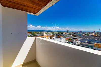 Apartamento - Amplo com 3 dormitórios (sendo 2 suite(s)) a 400,00 metros praia.
