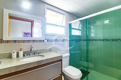 Apartamento - Amplo com 3 dormitórios (sendo 2 suite(s)) a 400,00 metros praia.