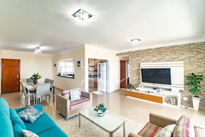 Apartamento - Amplo com 3 dormitórios (sendo 2 suite(s)) a 400,00 metros praia.