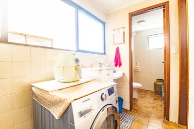 Apartamento - Amplo com 3 dormitórios (sendo 1 suite(s)) a 300,00 metros praia.