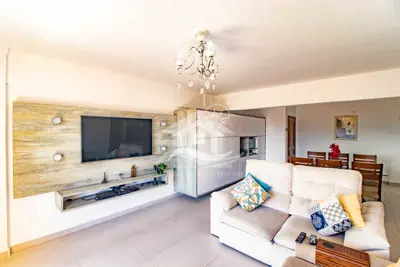 Apartamento - Amplo com 3 dormitórios (sendo 1 suite(s)) a 300,00 metros praia.