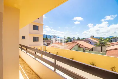 Apartamento - Amplo com 3 dormitórios (sendo 1 suite(s)) a 300,00 metros praia.