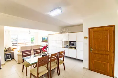 Apartamento - Amplo com 3 dormitórios (sendo 1 suite(s)) a 300,00 metros praia.