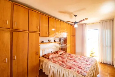 Apartamento - Amplo com 3 dormitórios (sendo 1 suite(s)) a 300,00 metros praia.