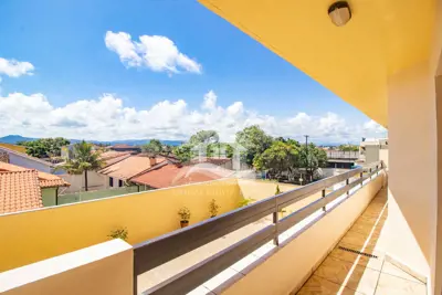 Apartamento - Amplo com 3 dormitórios (sendo 1 suite(s)) a 300,00 metros praia.
