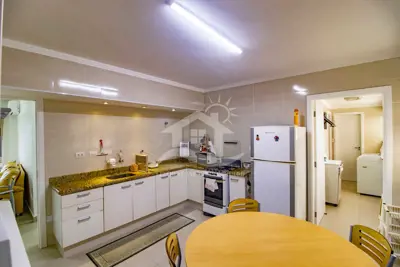 Apartamento - Amplo com 3 dormitórios (sendo 1 suite(s)) a 400,00 metros praia.