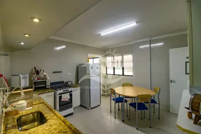 Apartamento - Amplo com 3 dormitórios (sendo 1 suite(s)) a 400,00 metros praia.