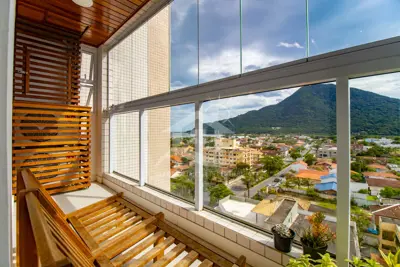 Apartamento - Amplo com 2 dormitórios (sendo 1 suite(s)) a 400,00 metros praia.