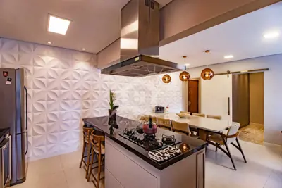 Apartamento - Amplo com 2 dormitórios (sendo 1 suite(s)) a 400,00 metros praia.