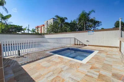 Apartamento - Amplo com 2 dormitórios (sendo 1 suite(s)) a 400,00 metros praia.