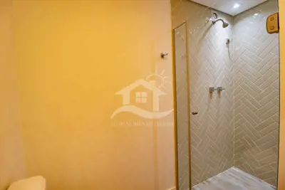 Apartamento - Amplo com 2 dormitórios (sendo 1 suite(s)) a 400,00 metros praia.