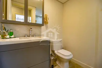 Apartamento - Amplo com 2 dormitórios (sendo 1 suite(s)) a 400,00 metros praia.