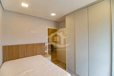 Apartamento - Amplo com 2 dormitórios (sendo 1 suite(s)) a 400,00 metros praia.