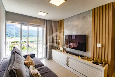 Apartamento - Amplo com 2 dormitórios (sendo 1 suite(s)) a 400,00 metros praia.