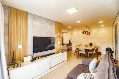 Apartamento - Amplo com 2 dormitórios (sendo 1 suite(s)) a 400,00 metros praia.