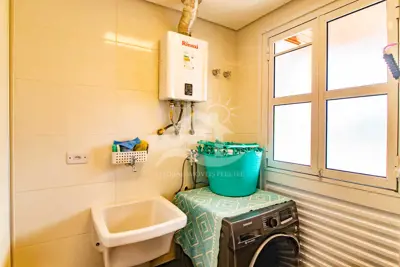 Apartamento - Amplo com 2 dormitórios (sendo 1 suite(s)) a 400,00 metros praia.