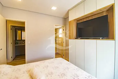 Apartamento - Amplo com 2 dormitórios (sendo 1 suite(s)) a 400,00 metros praia.