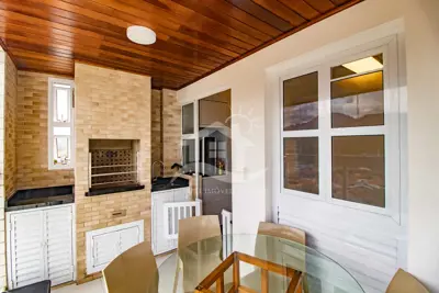 Apartamento - Amplo com 2 dormitórios (sendo 1 suite(s)) a 400,00 metros praia.