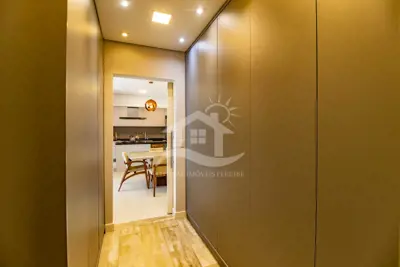 Apartamento - Amplo com 2 dormitórios (sendo 1 suite(s)) a 400,00 metros praia.