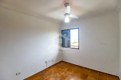 Apartamento - Amplo com 3 dormitórios (sendo 1 suite(s)) a 400,00 metros praia.