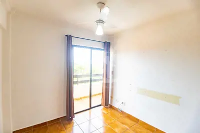 Apartamento - Amplo com 3 dormitórios (sendo 1 suite(s)) a 400,00 metros praia.